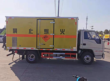 瑞溪镇爆破器材运输车技术升级与安全合规新趋势